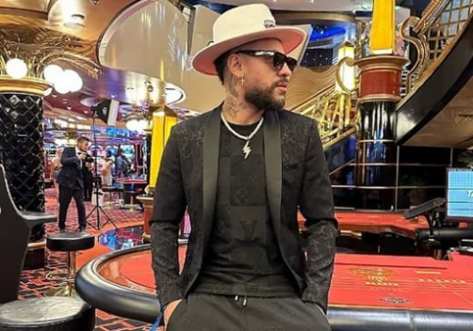 Sósia de Neymar causa alvoroço e 'interdita' loja de shopping no Qatar