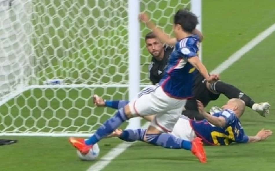 Fifa usa redes sociais para divulgar vídeo de bola não saindo em gol do Japão na Copa do Mundo