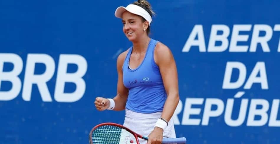 Ingrid Martins vai à final de duplas no Aberto da República no Rio de Janeiro