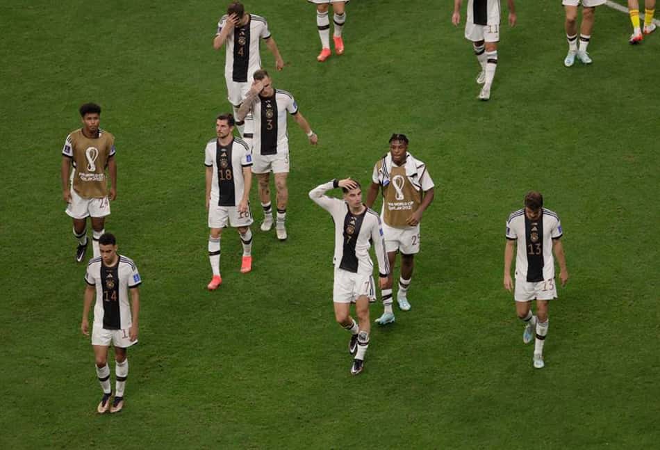 Diretor da Alemanha descarta mudanças imediatas e corneta o time após eliminação na Copa do Mundo
