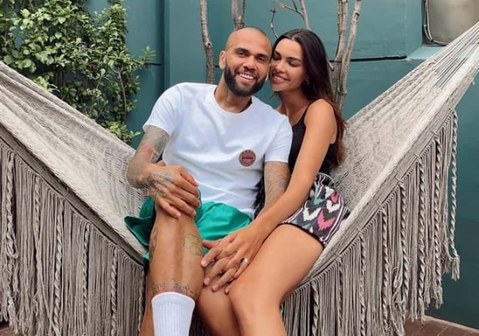Mulher de Daniel Alves chama atenção com foto de biquíni no Qatar, em dia de jogo da Seleção Brasileira