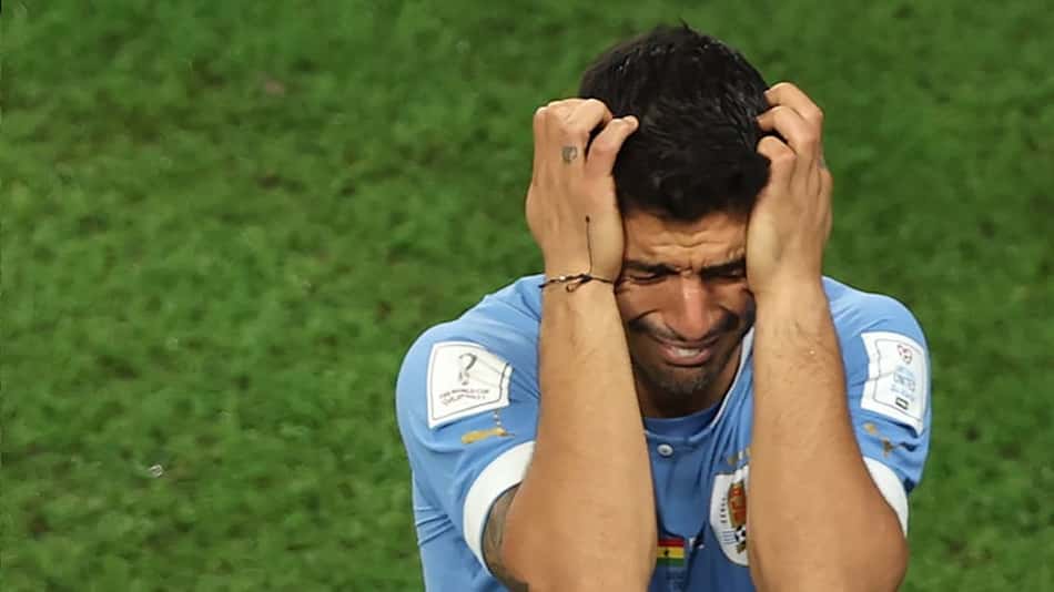 Luis Suárez cai no choro com eliminação do Uruguai na Copa do Mundo