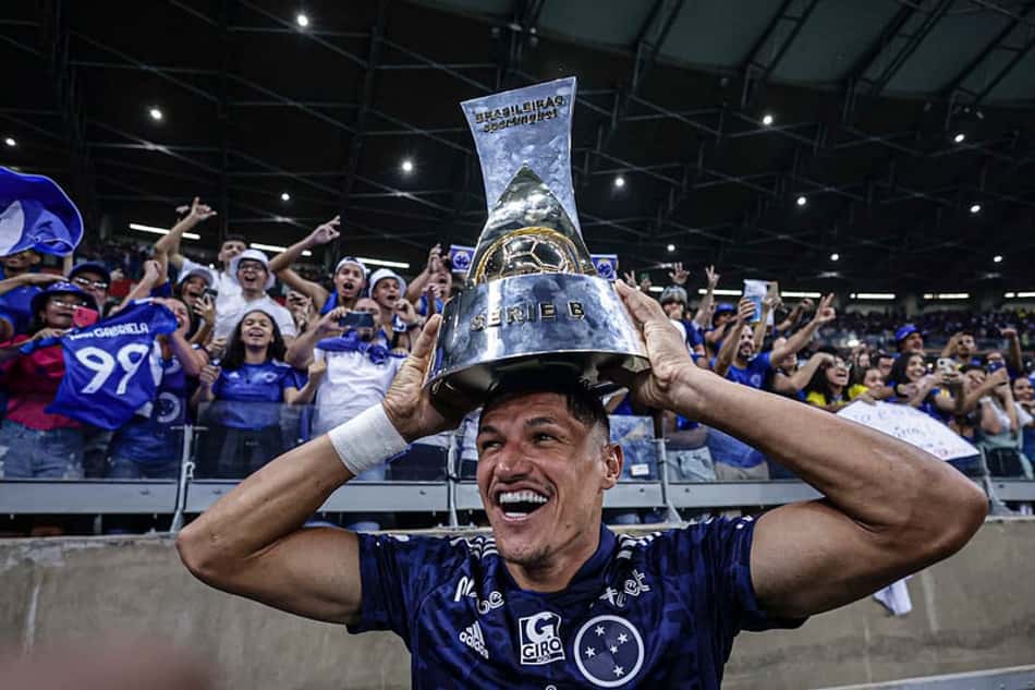 Nas redes sociais, Luvannor se despede do Cruzeiro