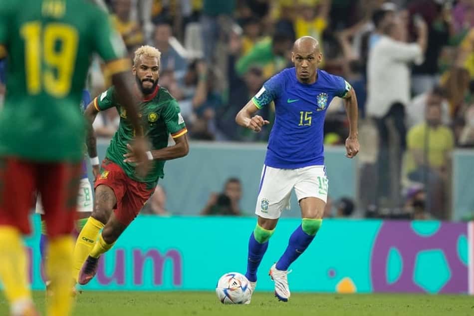 Fabinho elogia atuação da Seleção em derrota, mas pondera: 'Faltou matar o jogo'