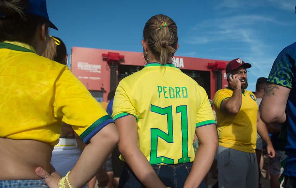 Em dia de derrota do Brasil, entrada de jogadores do Flamengo é momento mais celebrado no Fan Fest