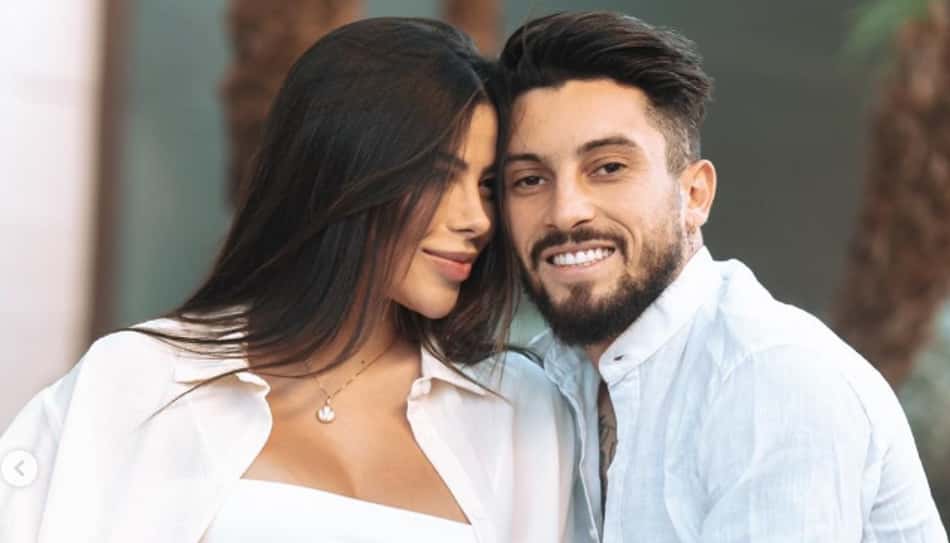 Noiva de Alex Telles chora e lamenta lesão do lateral da Seleção: 'Triste ver ele assim'