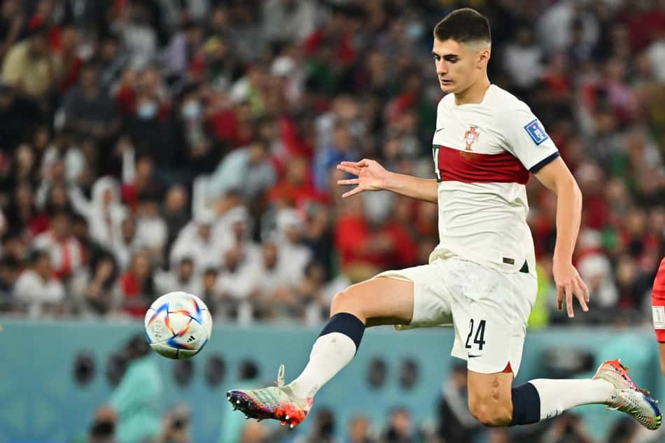 António Silva se torna o jogador mais jovem de Portugal a entrar em campo em uma Copa