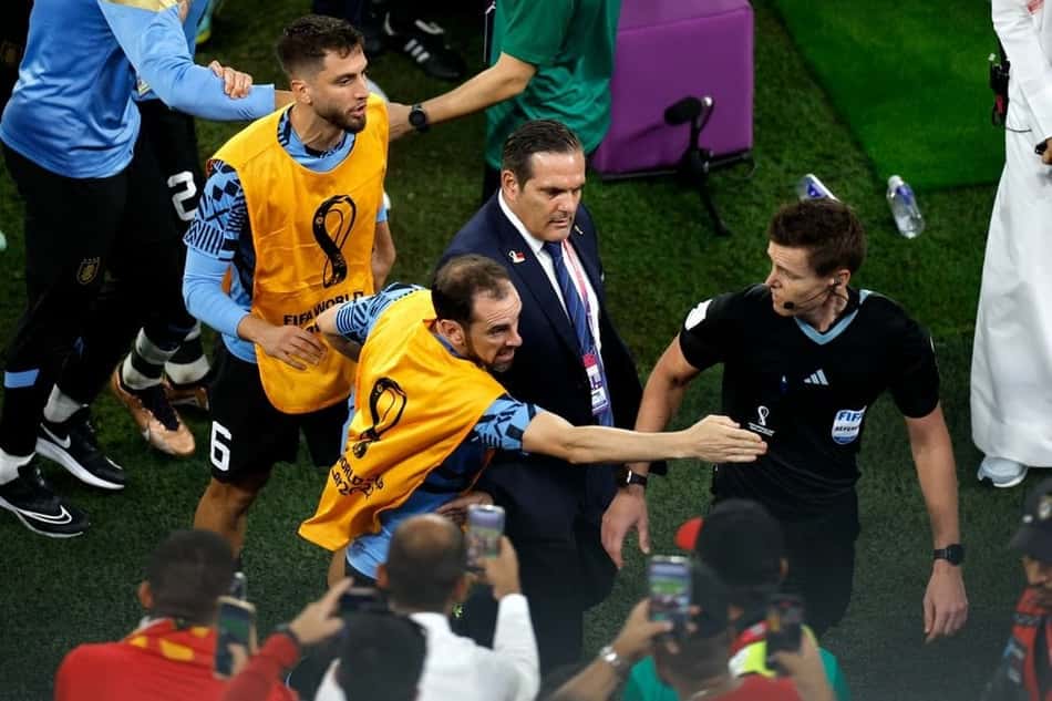 Uruguai pode sofrer punições da Fifa por reclamações após jogo contra Gana na Copa do Mundo