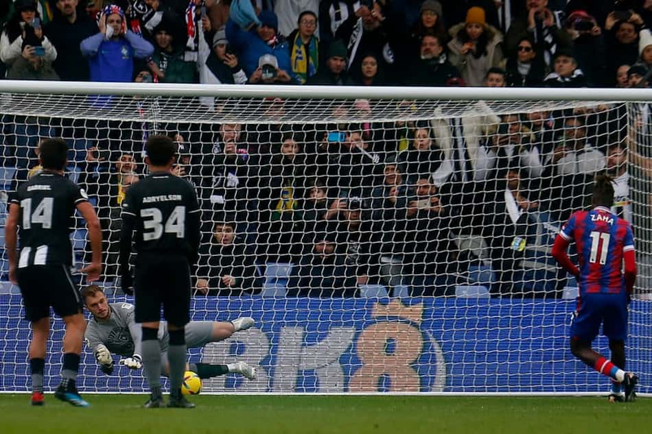 Com atuação impecável de Lucas Perri, Botafogo e Crystal Palace empatam sem gols em Londres
