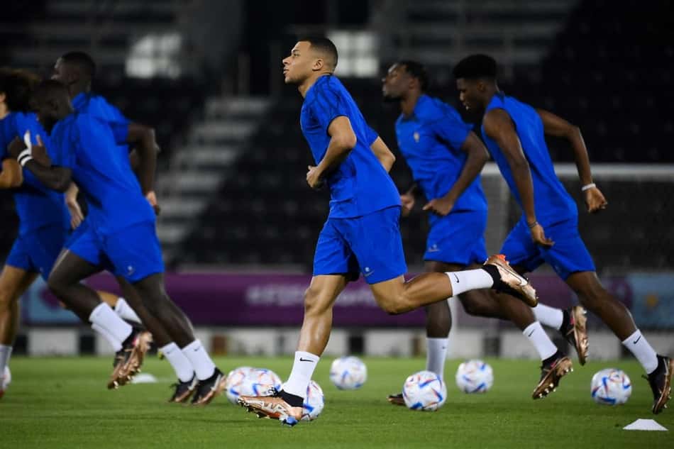 França finaliza preparação e Deschamps define time para enfrentar a Polônia nas oitavas de final da Copa