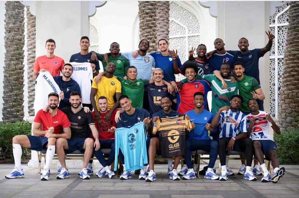 VÍDEO: Estrelas da França fazem homenagem e vestem as camisas de seu clubes formadores