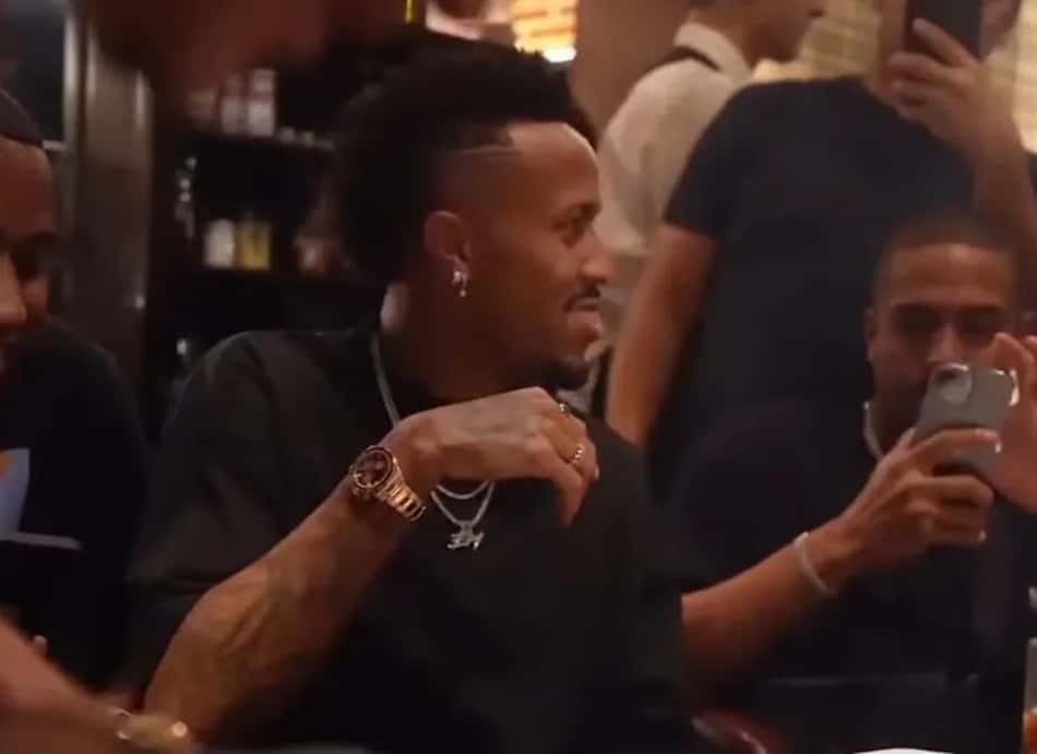 Éder Militão ostenta relógio de R$ 3 milhões em jantar da Seleção Brasileira