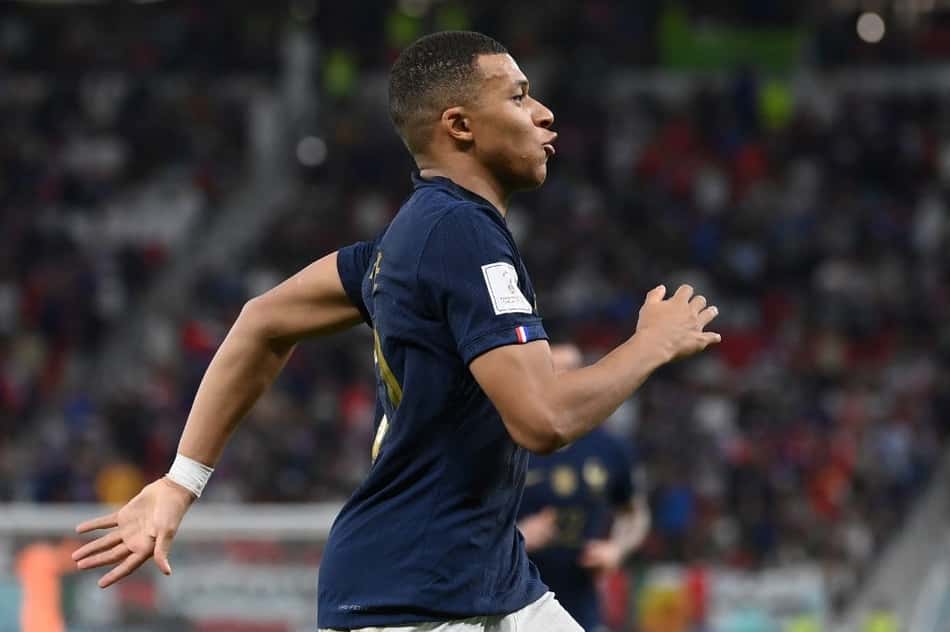Mbappé comemora classificação de Marrocos e publica foto com Hakimi