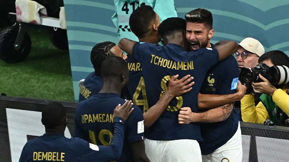 Giroud decide, Kane perde pênalti, França supera Inglaterra e avança à semifinal da Copa
