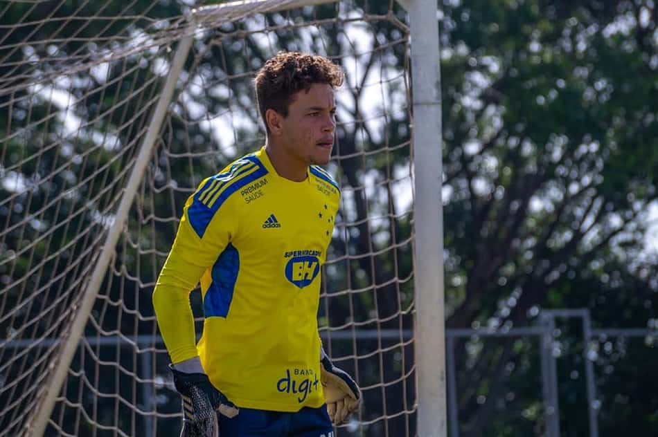 Cruzeiro libera goleiro da base para o Goiás