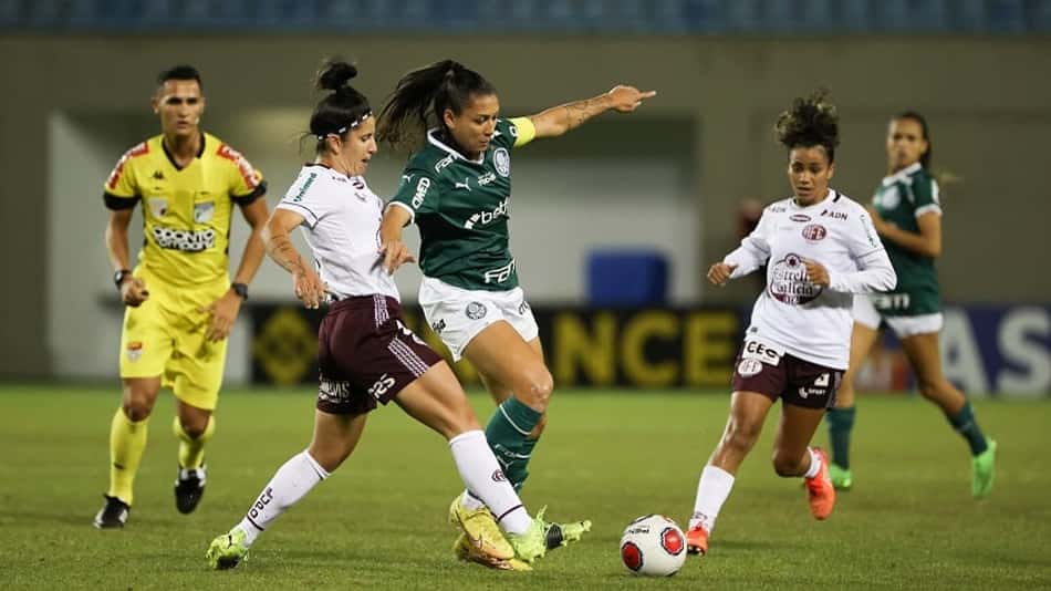 Atacante do Palmeiras, Bia Zaneratto reafirma crítica ao horário da final do Paulistão Feminino