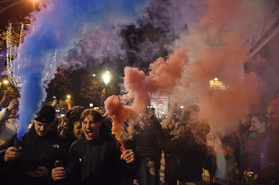 França x Marrocos - Torcedores em Paris - Champs-Elysees - JULIEN DE ROSA AFP 4