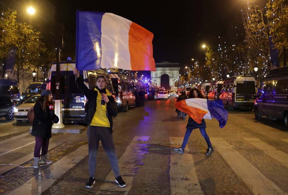 França x Marrocos - Torcedores em Paris - Champs-Elysees -
