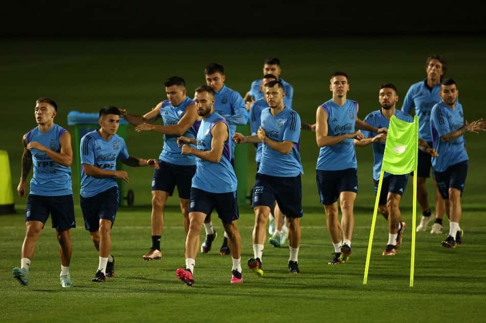Argentina treina com esquema especial contra Kylian Mbappé