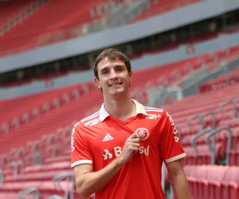 Mário Fernandes é desfalque do Internacional na semifinal do Gauchão