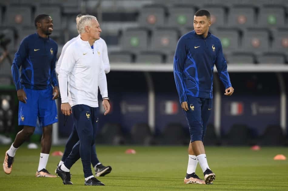França treina com grupo completo e Didier Deschamps ensaia alternativas