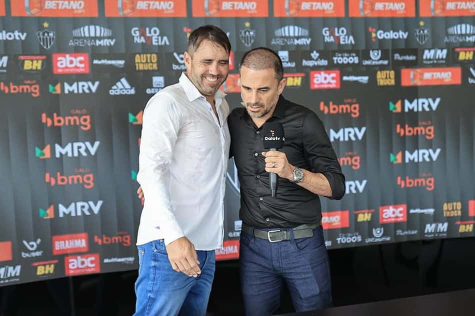 Diretor do Atlético-MG fala em 'ato falho' de Coudet, que segue no clube por enquanto