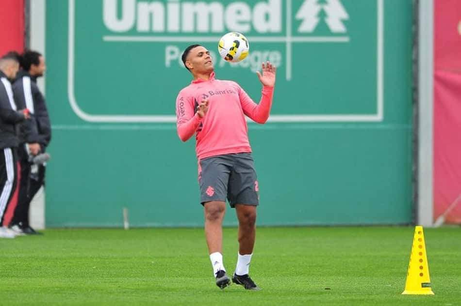 Atacante Mikael não é mais jogador do Internacional