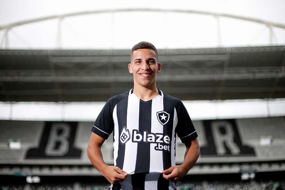 Botafogo renova com destaque da base recém-integrado ao time B
