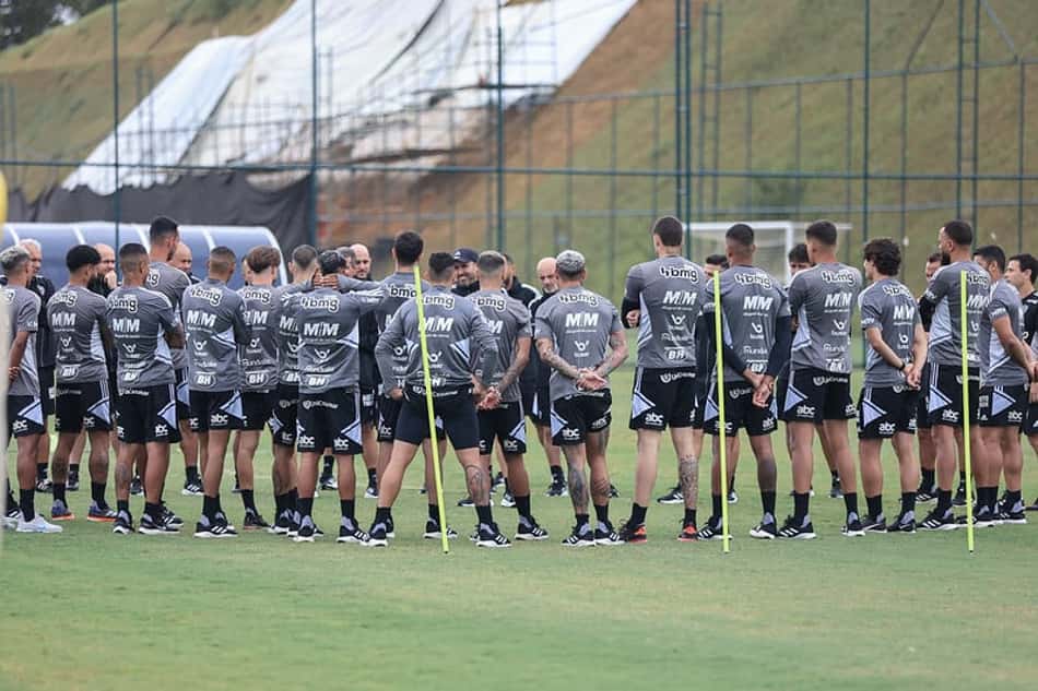 Rodrigo Caetano admite 'elenco curto' e fala sobre contratações no Atlético-MG