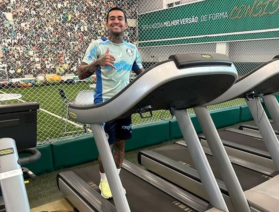 Dudu posta foto de treino no CT do Palmeiras e empolga torcedores por renovação
