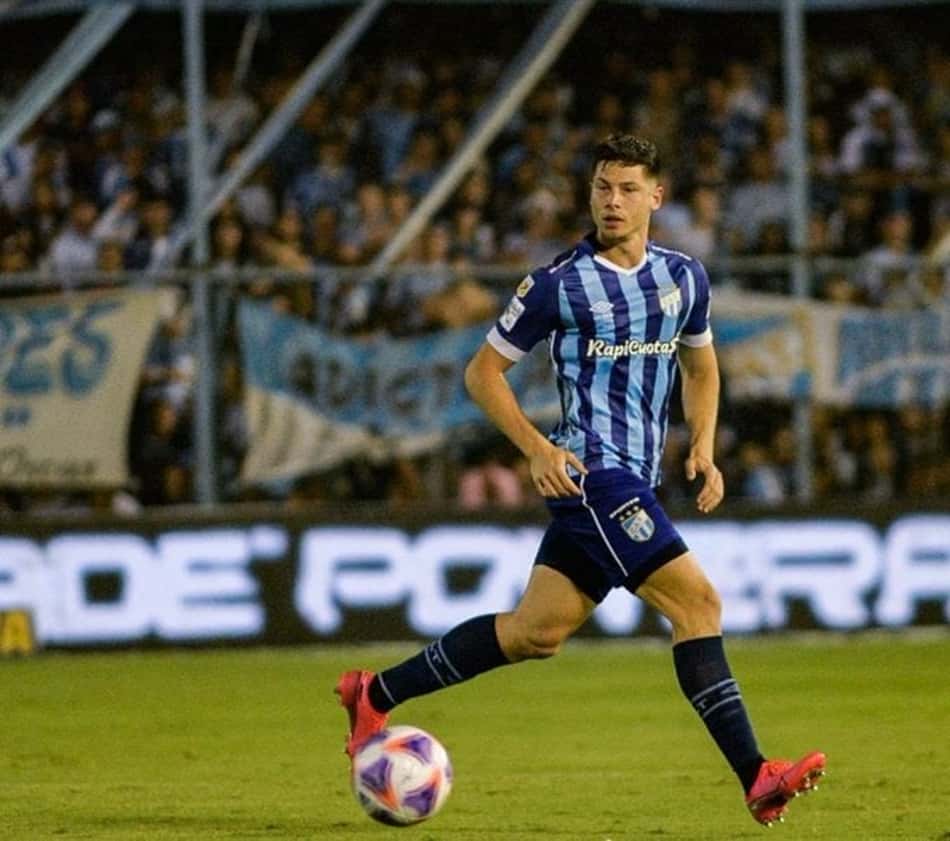 Manuel Capasso desembarca no Rio para assinar com o Vasco