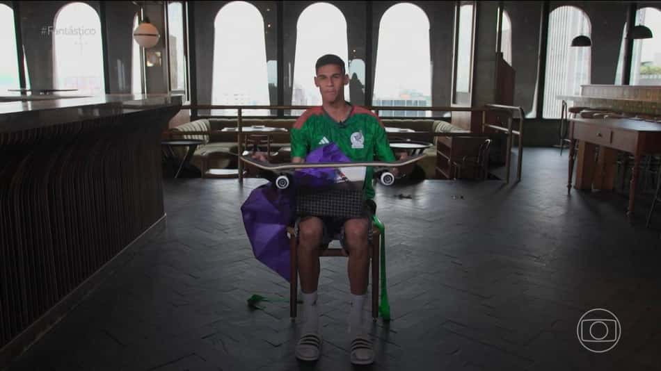 Luva de Pedreiro e jogadores participam de amigo oculto no 'Fantástico'; confira os presentes