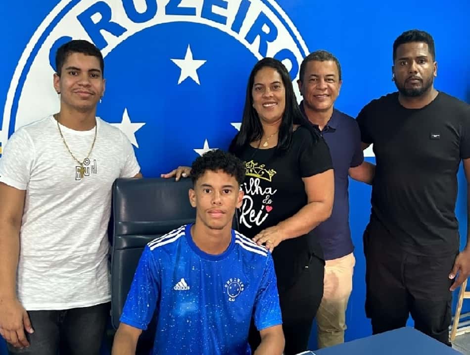 Com multa milionária, Cruzeiro assina contrato com garoto da base que vai disputar Copa SP