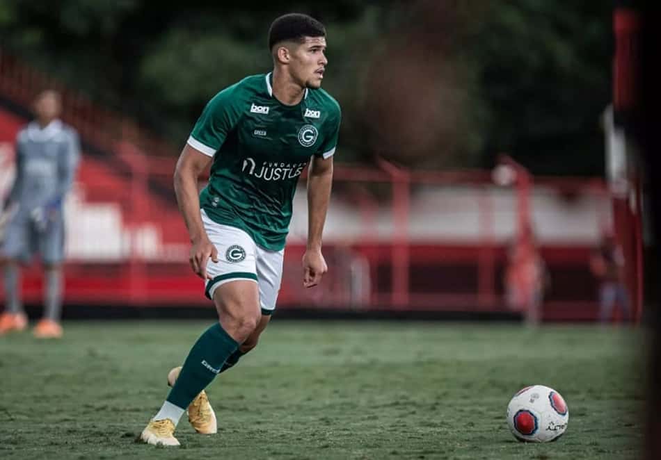 Zagueiro da base do Goiás mira titularidade na Copa São Paulo