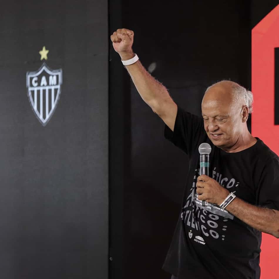 Em mensagem de despedida, ídolo do Atlético-MG relembra encontro com Pelé