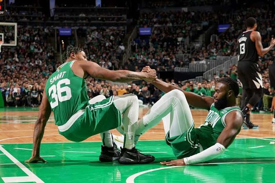 Paul George: "NBA devia multar árbitros que permitem flop de Marcus Smart"