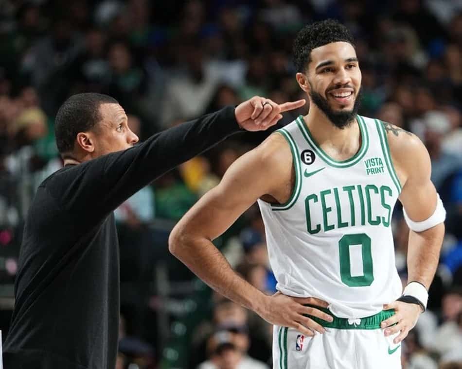 Jayson Tatum brilha e Celtics atropela Mavericks