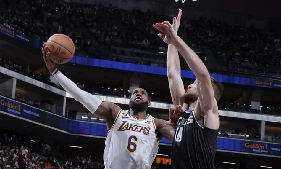 LeBron James comanda e Lakers conquista quinta vitória seguida
