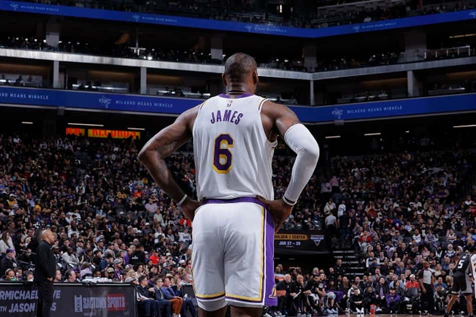 LeBron James detona diretoria do Lakers: "Vocês sabem o que deve acontecer"