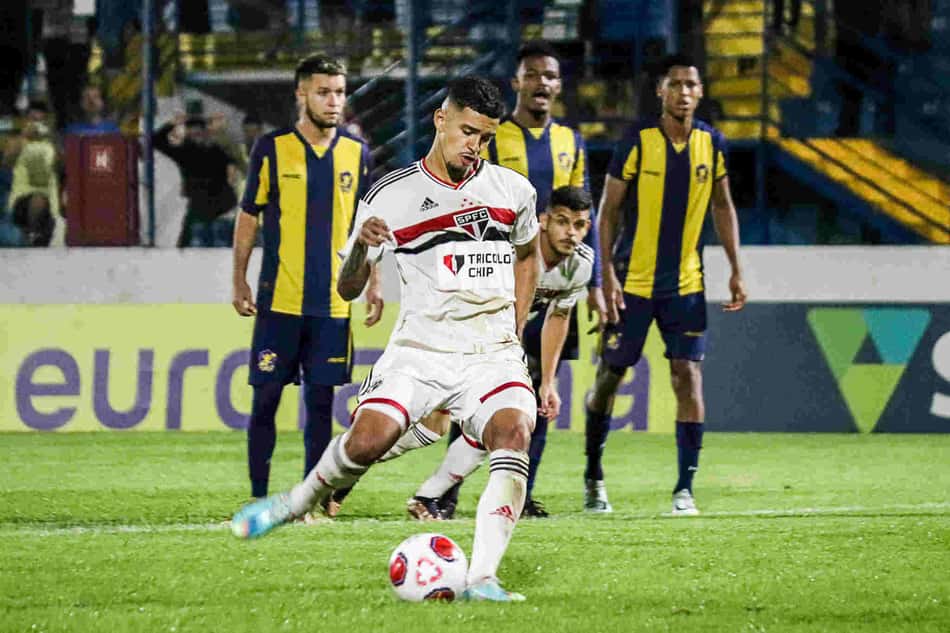 São Paulo vence Retrô e se classifica para a terceira fase da Copinha