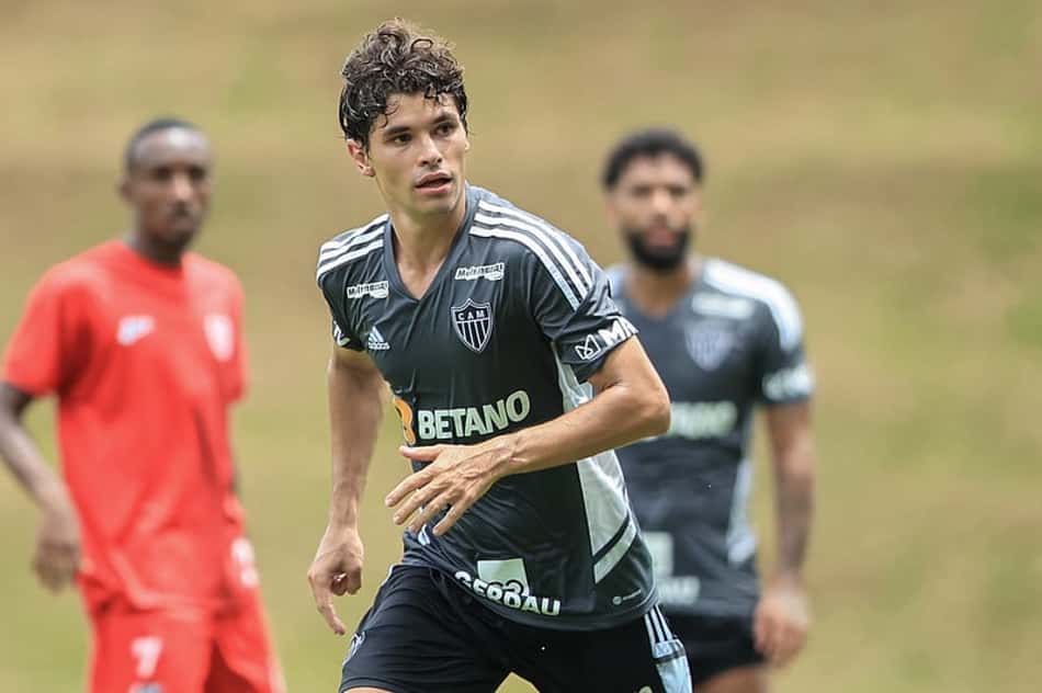 Lateral do Atlético-MG explica posicionamento favorável ao fim dos Estaduais