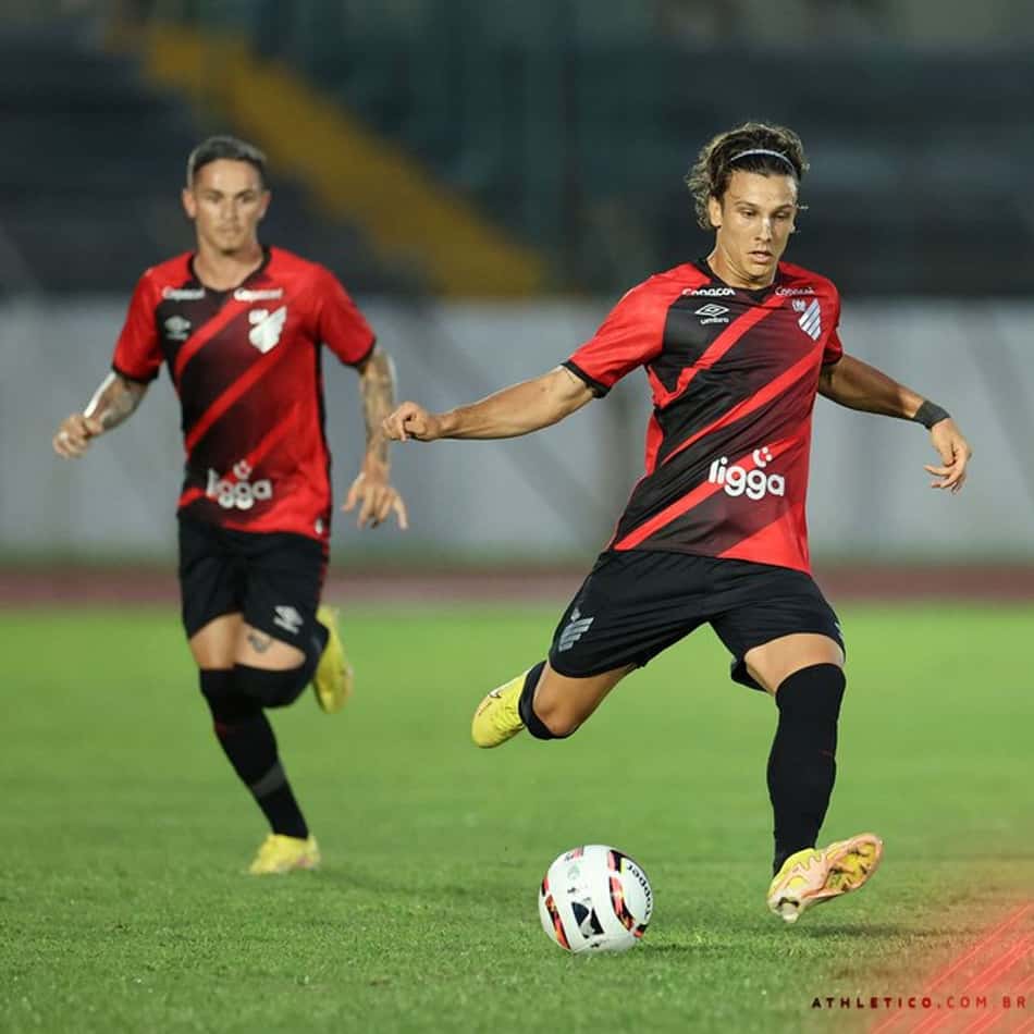 Athletico vence Aruko e está 100% no Paranaense