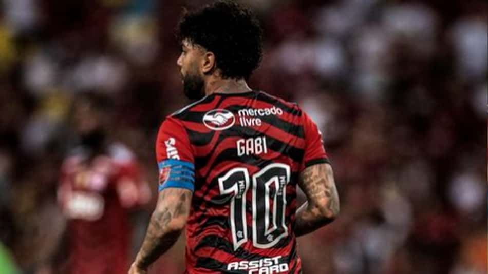 'Gabigol tinha que ter sido expulso', opina jornalista após lance no clássico