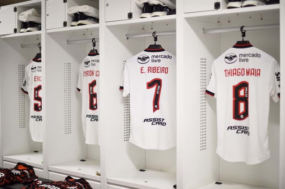 Torcida do Flamengo se irrita com jogador titular após empate: 'Noite lamentável'