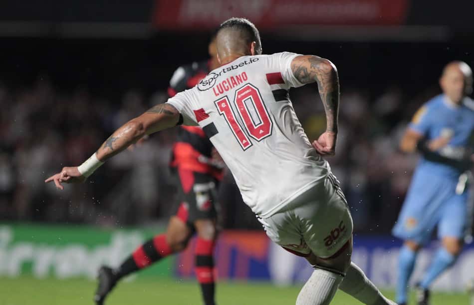 Peso da 10? Luciano é criticado por torcedores na web e se torna o assunto mais comentado do Twitter