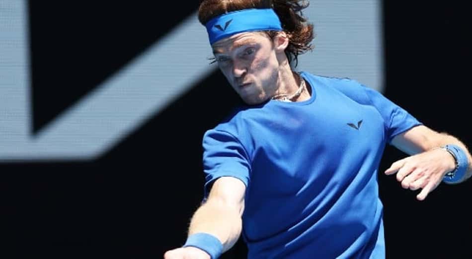 Rublev salva 2 match-points, bate Rune em jogão e está nas 4ªs em Melbourne