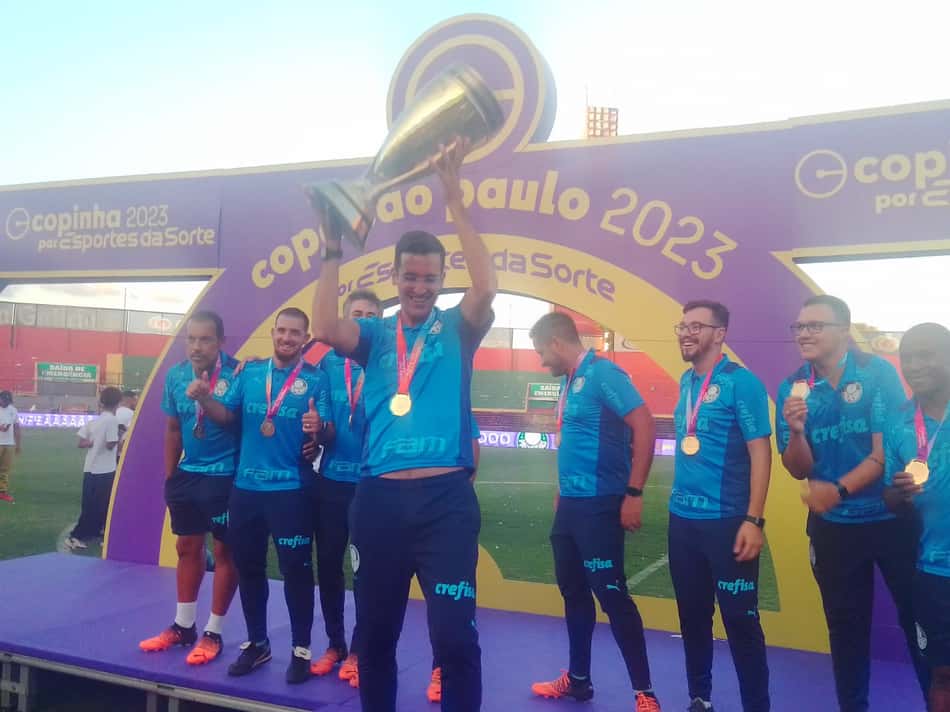 VÍDEO: 'Nossa história está longe de terminar. Queremos mais', diz técnico do Palmeiras após novo título da Copinha