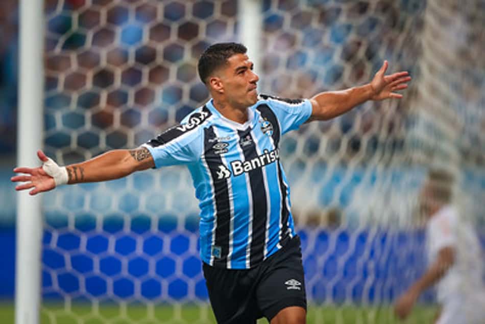 Mais de 100 mil pessoas vão à Arena do Grêmio após chegada de Luis Suárez