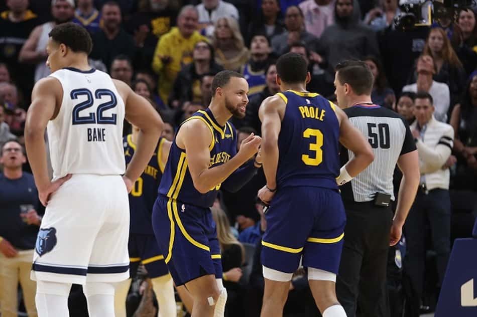 Stephen Curry se irrita com Jordan Poole, arremessa protetor bucal e é expulso