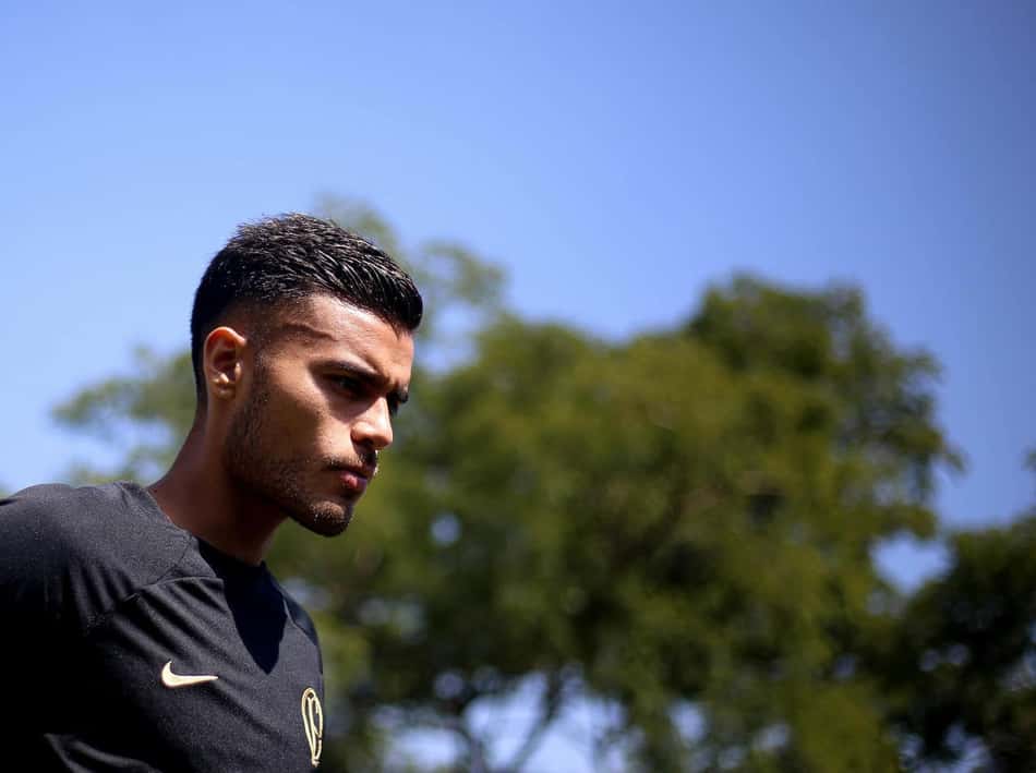 Fausto Vera evita culpar gramado do Mané Garrincha após empate do Corinthians: 'Não é desculpa'